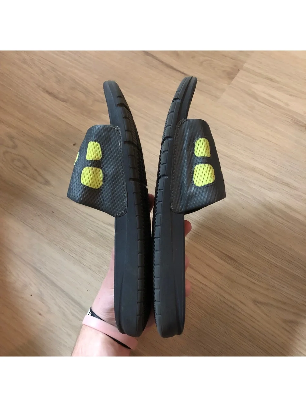 NIKE BENASSI SOLARSOFT ELITE VOLT NEON GREEN GRAY SLIDES SANDALS MENS SIZE 9